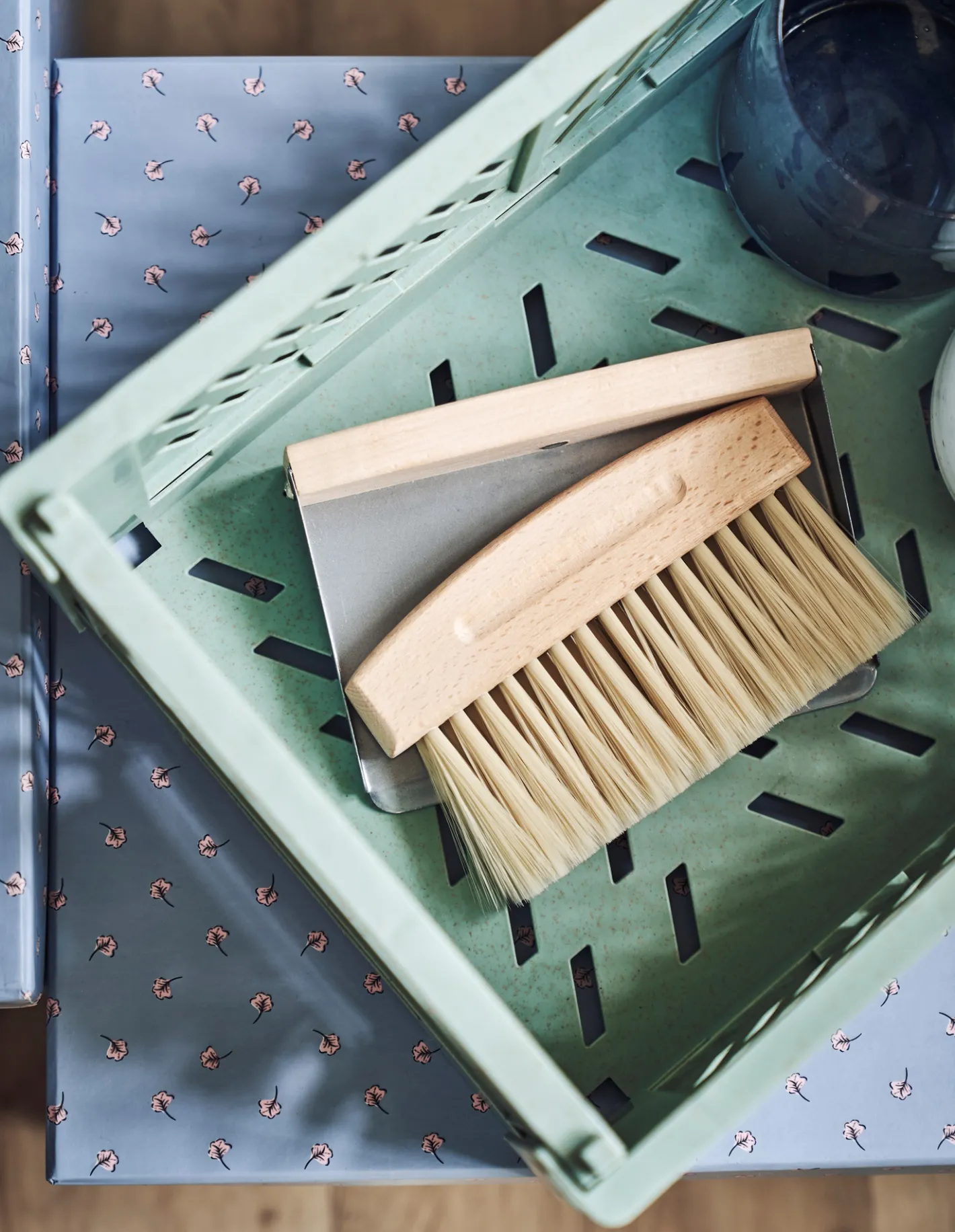 Søstrene Grene Fejebakke Og Kost Til Bordet