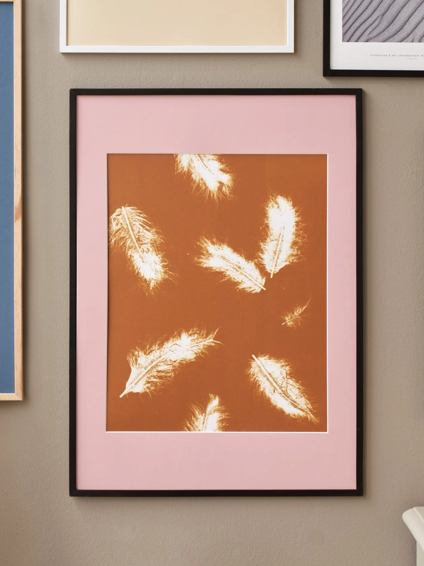 Søstrene Grene Plakat Feather Dark Mustard 40 X 50